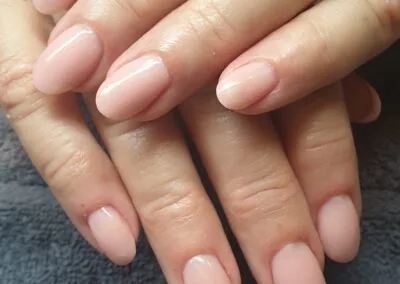 Gel-Nägel in Nude von Dolce Ambiente