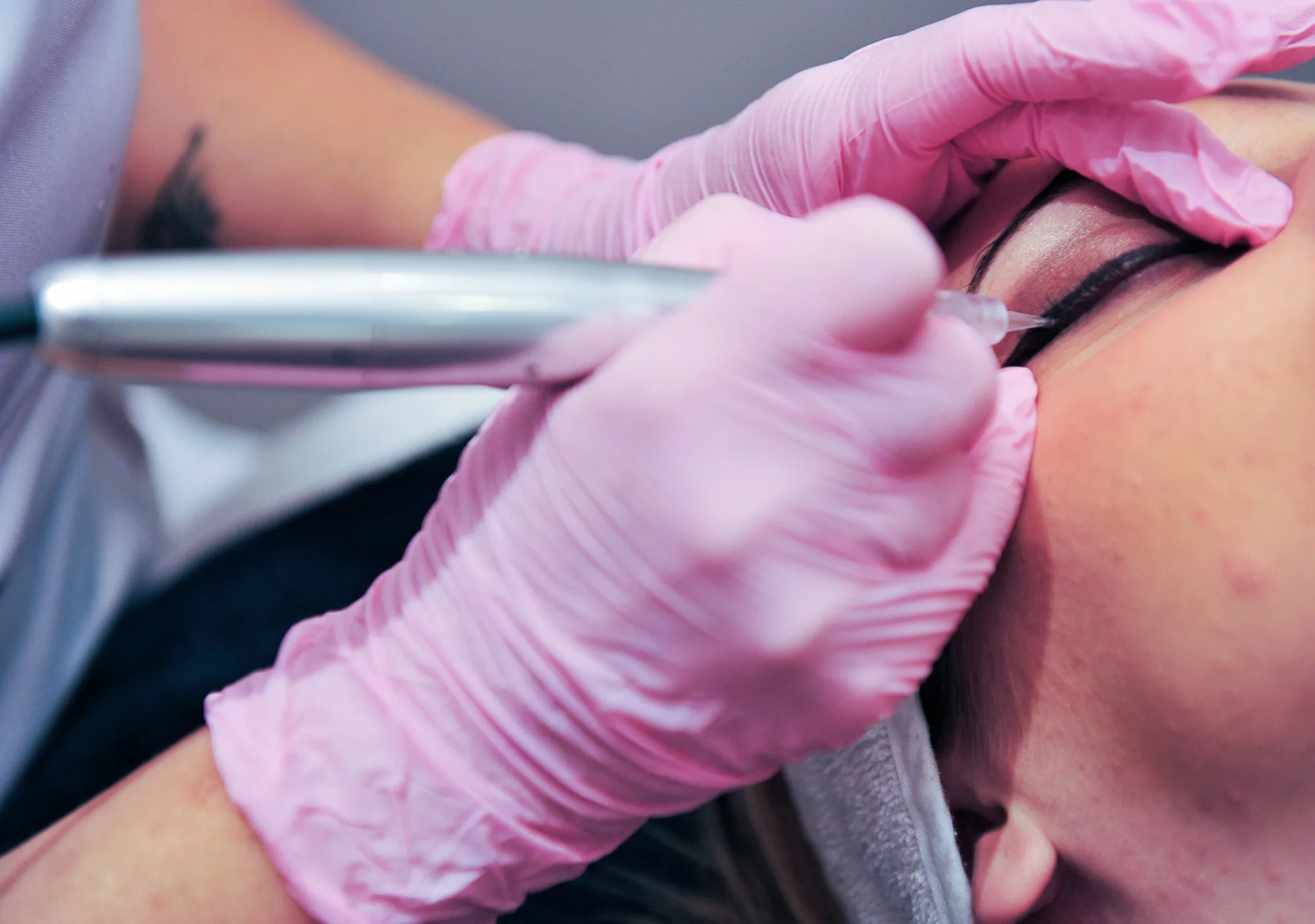 Permanent Make-up wird präzise gesetzt